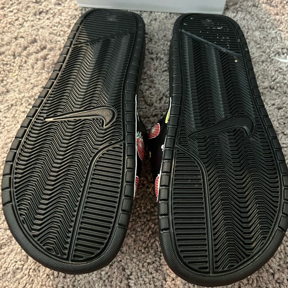 Nike Women's sandals size 12 - Picture 2 of 2